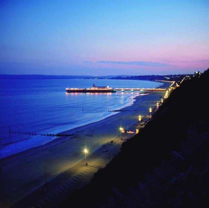 Bournecoast - Stylish Flat With Balcony - Sea Glimpses - 10 Min Walk To Beach - Parking - Wifi - Fm8405 ボーンマス エクステリア 写真