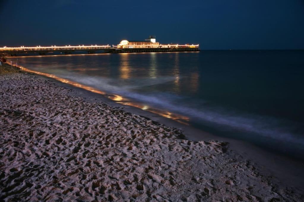 Bournecoast - Stylish Flat With Balcony - Sea Glimpses - 10 Min Walk To Beach - Parking - Wifi - Fm8405 ボーンマス エクステリア 写真