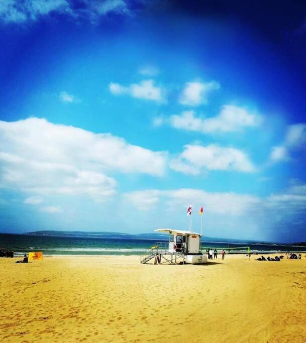 Bournecoast - Stylish Flat With Balcony - Sea Glimpses - 10 Min Walk To Beach - Parking - Wifi - Fm8405 ボーンマス エクステリア 写真