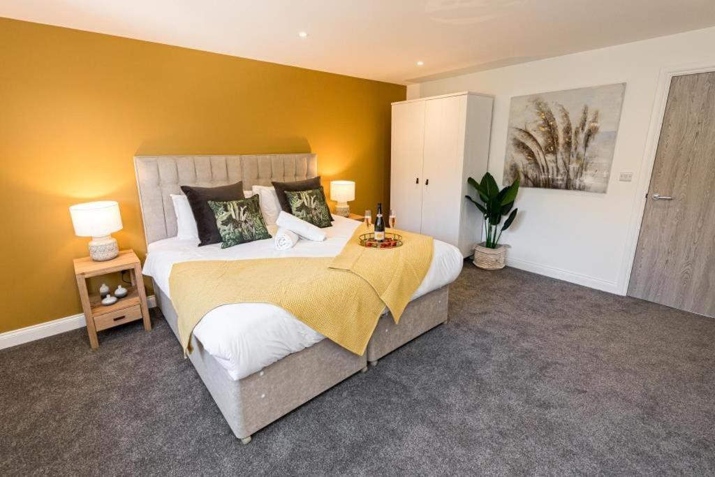 Bournecoast - Stylish Flat With Balcony - Sea Glimpses - 10 Min Walk To Beach - Parking - Wifi - Fm8405 ボーンマス エクステリア 写真