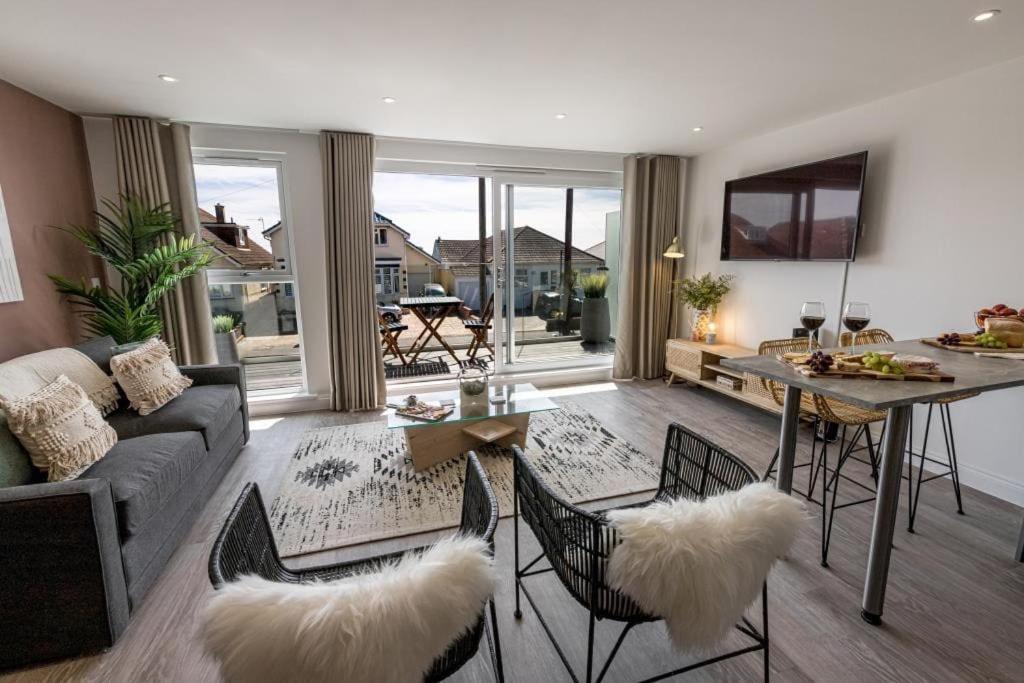 Bournecoast - Stylish Flat With Balcony - Sea Glimpses - 10 Min Walk To Beach - Parking - Wifi - Fm8405 ボーンマス エクステリア 写真